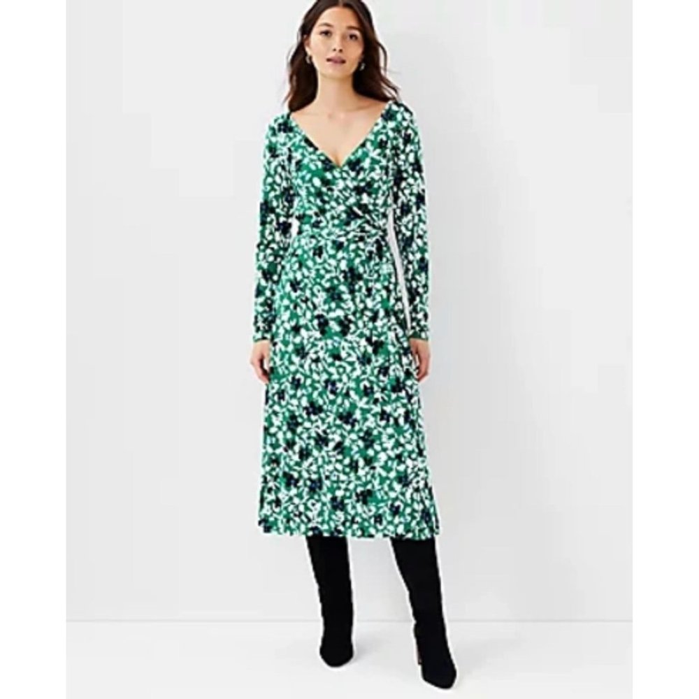 NEW Size 2 XS Womens Ann Taylor Floral Wrap Dress in Bright Kelly Green V-neck
